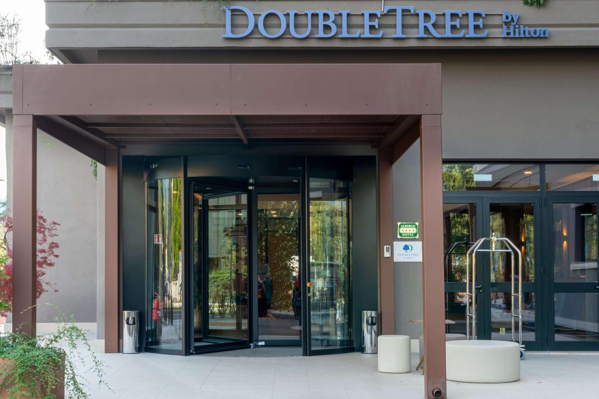 Doubletree By Hilton Brescia Hotel Bagian luar foto